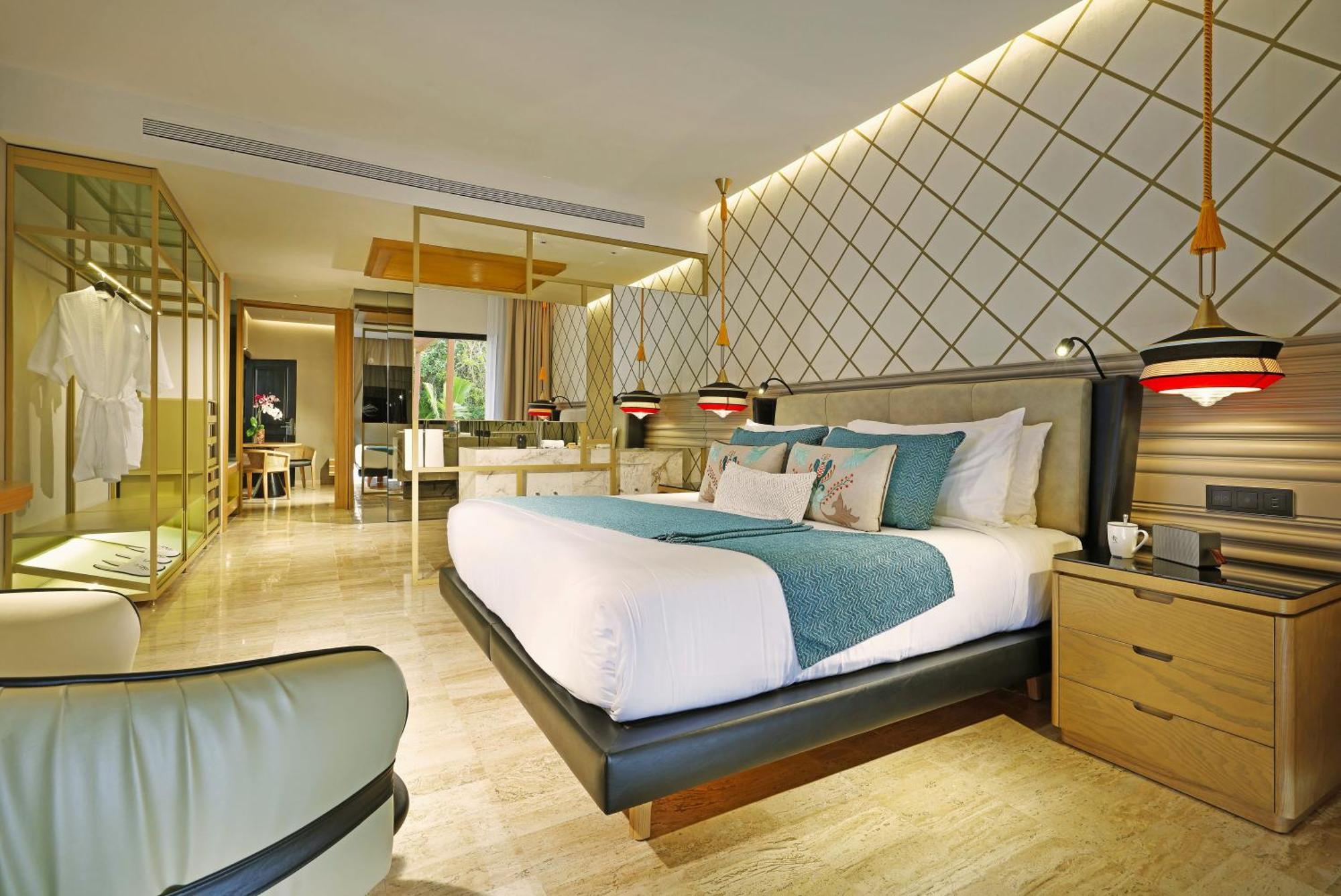 Suite con Jacuzzi e Terrazza a Bordo Piscina